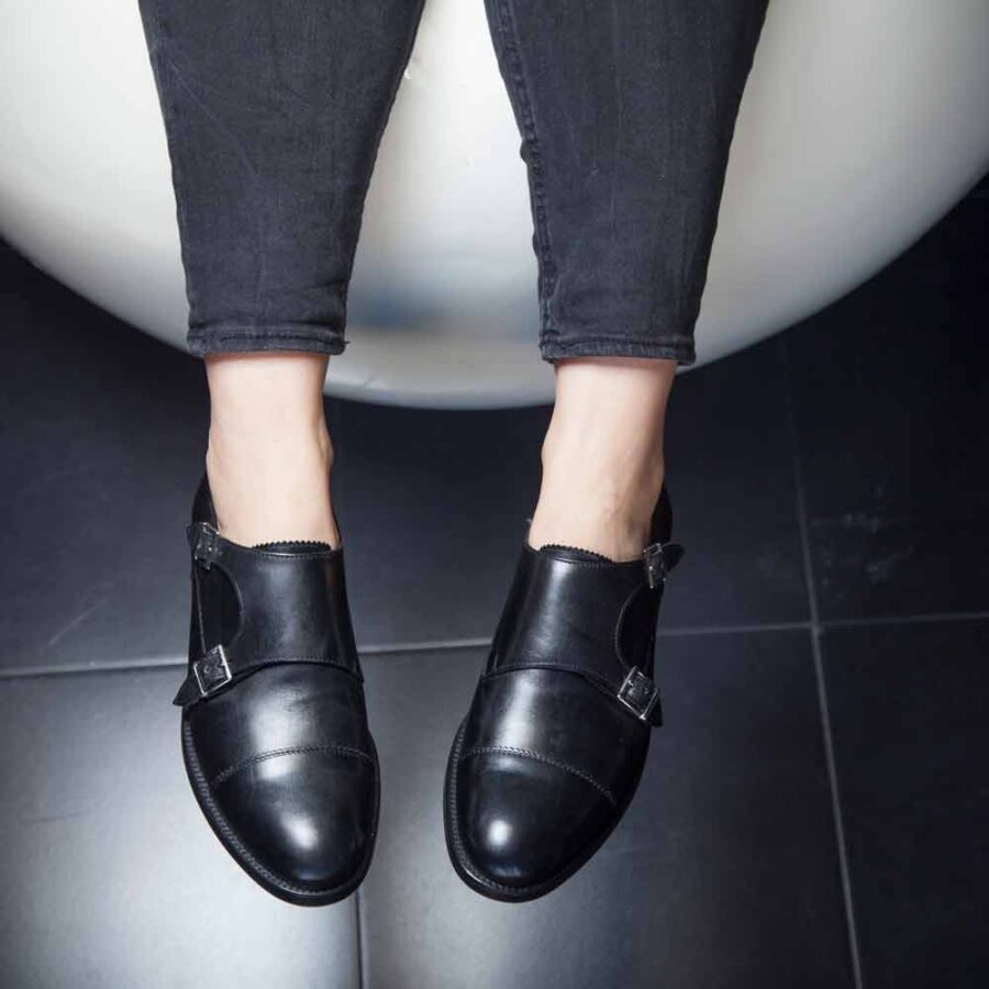 Zapato monk negro de doble hebilla para mujer June Black hecho a mano en España hecho a mano en España por Beatnik Shoes