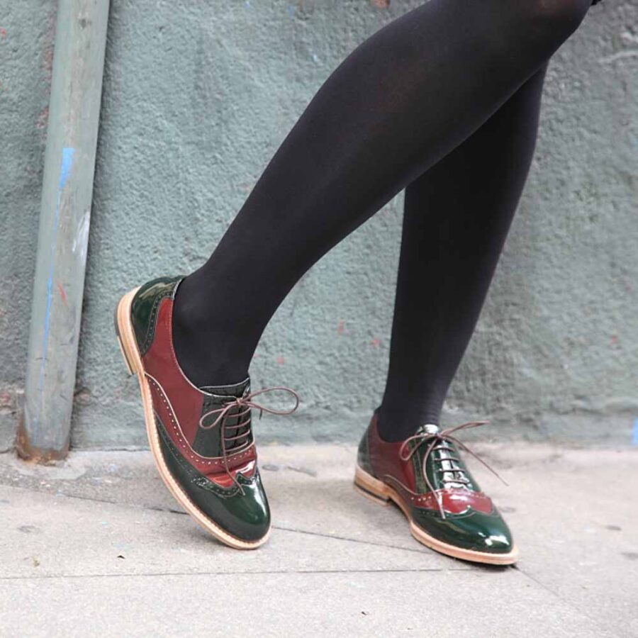 Women's two-tone green and red Oxford style lace-up shoe in patent leather Lena GoR Handmade in Spain by Beatnik Shoes