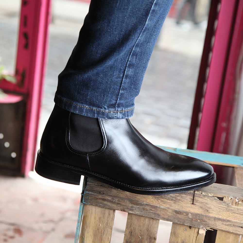 æstetisk imperium Samme Black leather Chelsea boots for men Cassady | www.beatnikshoes.com
