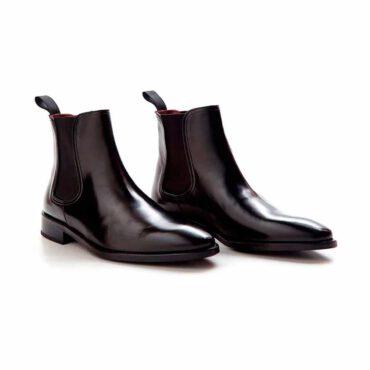 Black leather Chelsea boots for men 
