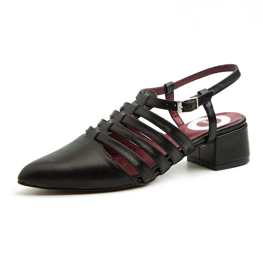 Pointy black leather flat sandal for women by Beatnik Shoescerrada, hecha a mano en España, Beatnik Françoise Noir