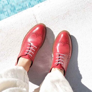 Lace-up Derby shoes for women in red leather handmade by Beatnik Shoes