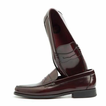 Penny loafers burdeos clásicos con antifaz para hombre en piel burdeos hechos a mano en España Beatnik Allen Red