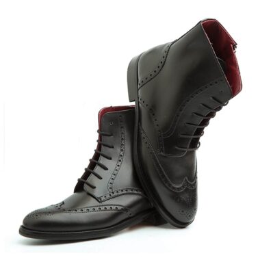 Black leather laced and low-heeled zipper boots for women. Beatnik Barbara Black Handmade in Spain by Beatnik Shoes 