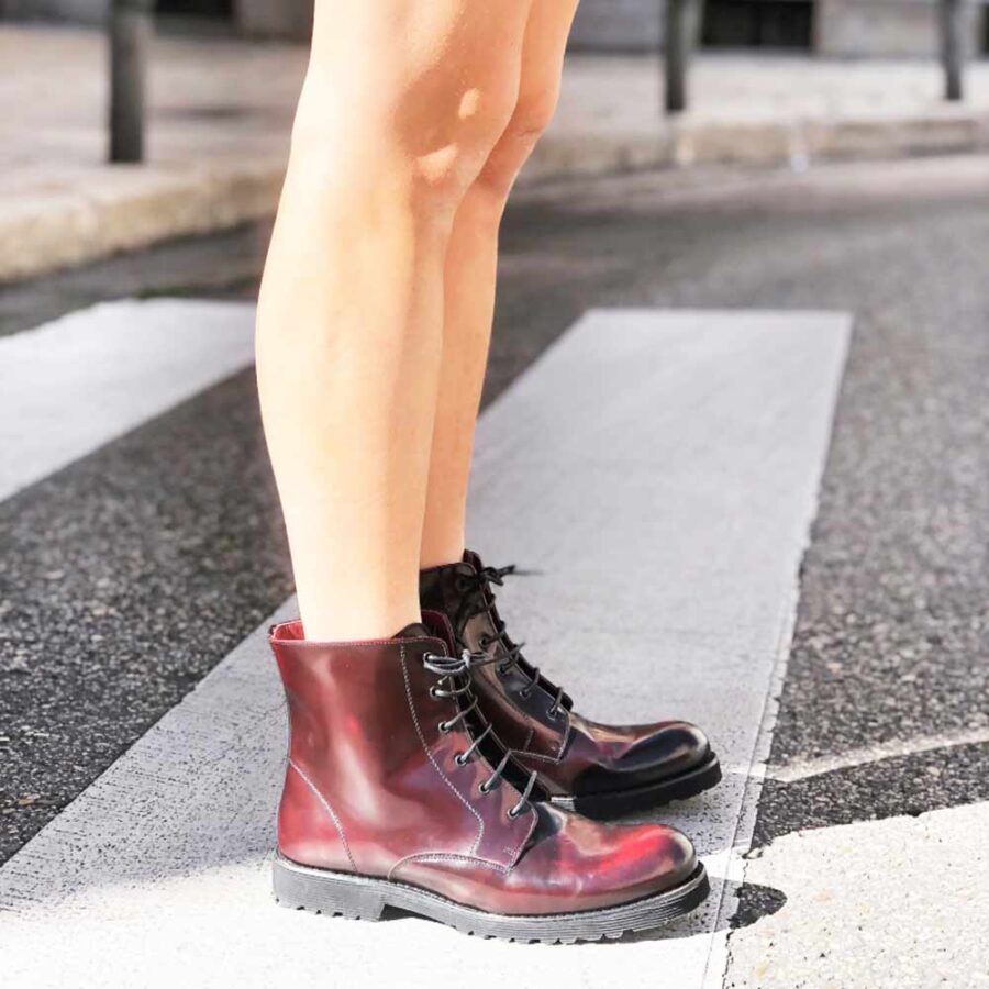 Burgundy combat ankle boots in genuine leather Joan. Handmade in Spain by Beatnik Shoes