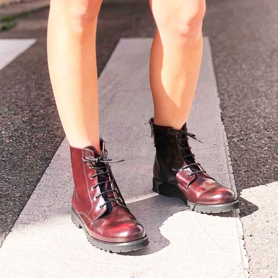 Burgundy combat ankle boots in genuine leather Joan. Handmade in Spain by Beatnik Shoes