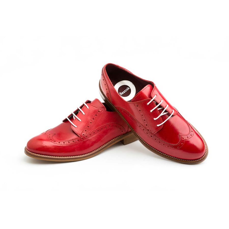 Lace-up Derby shoes for women in red leather handmade by Beatnik Shoes