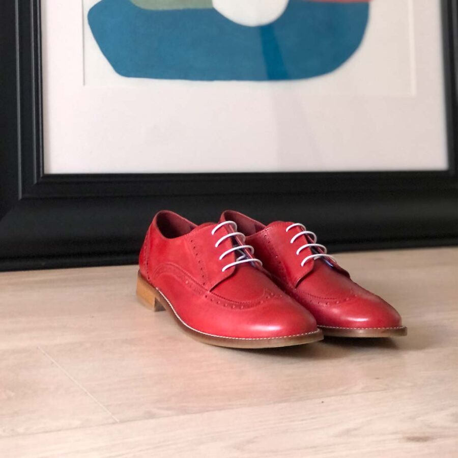 Lace-up Derby shoes for women in red leather handmade by Beatnik Shoes