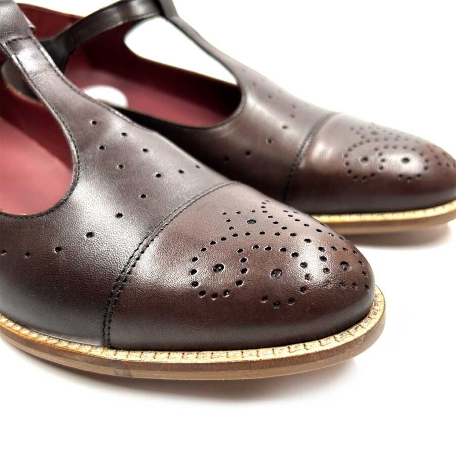 Brown buckle shoes for women in leather with medium heel, handmade in Spain, Beatnik Martha Brown