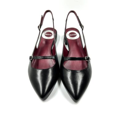 Women's ultra comfortable low heeled black pumps handmade in Spain from the best leather