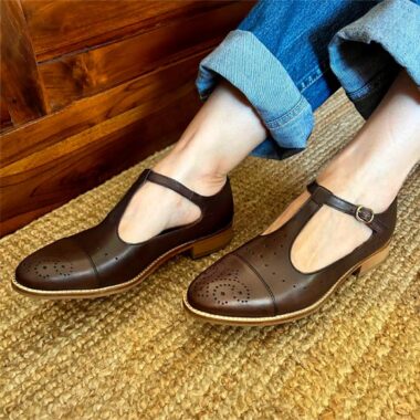 Brown Mary Jane shoes for women handmade in Spain