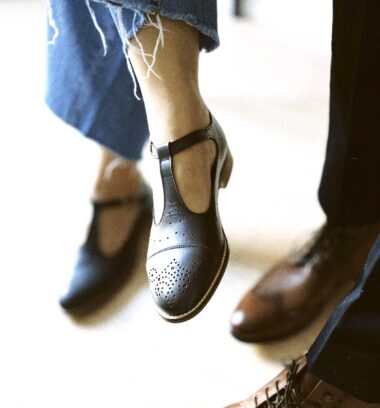 Zapato de mujer Mary Jane marrón hecho a mano en España Beatnik Martha Brown