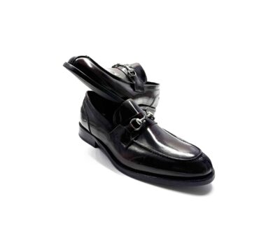 Mocasines negros de piel para hombre con adorno metálico de estribo Beatnik Snyder black