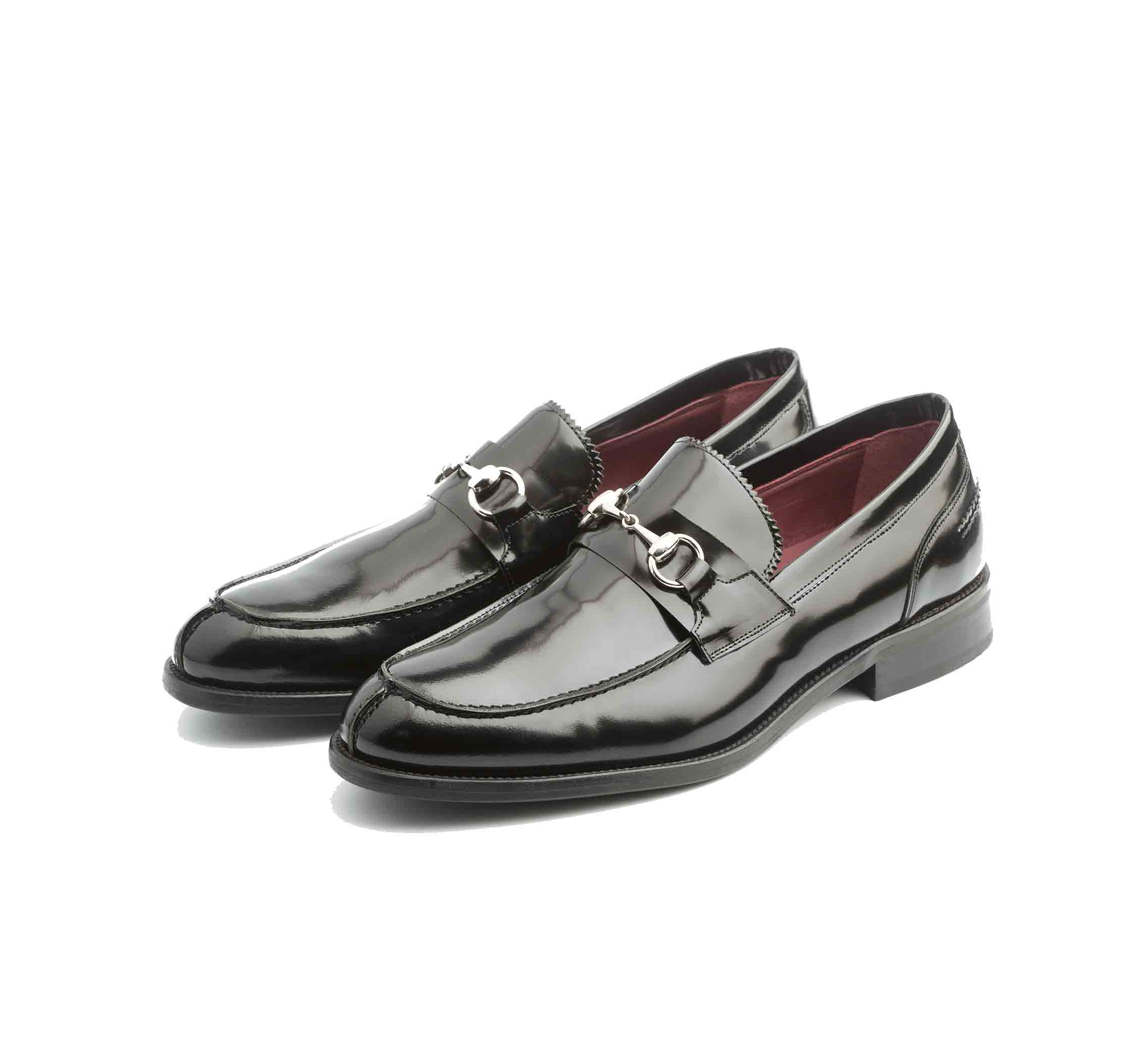 Mocasines negros de piel para hombre con adorno metálico de estribo, hechos a mano en España Beatnik Snyder black